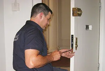 Little Village Locksmith Store Tampa, FL 813-703-8698 - locks-change-6